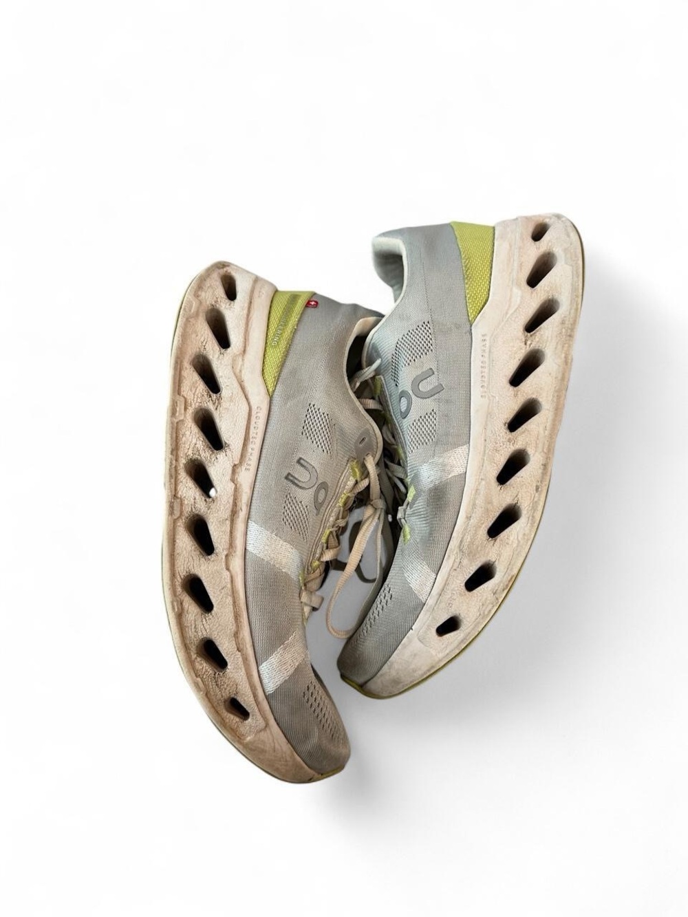 Men 9 On Running Cloudswift white & gray sneakers